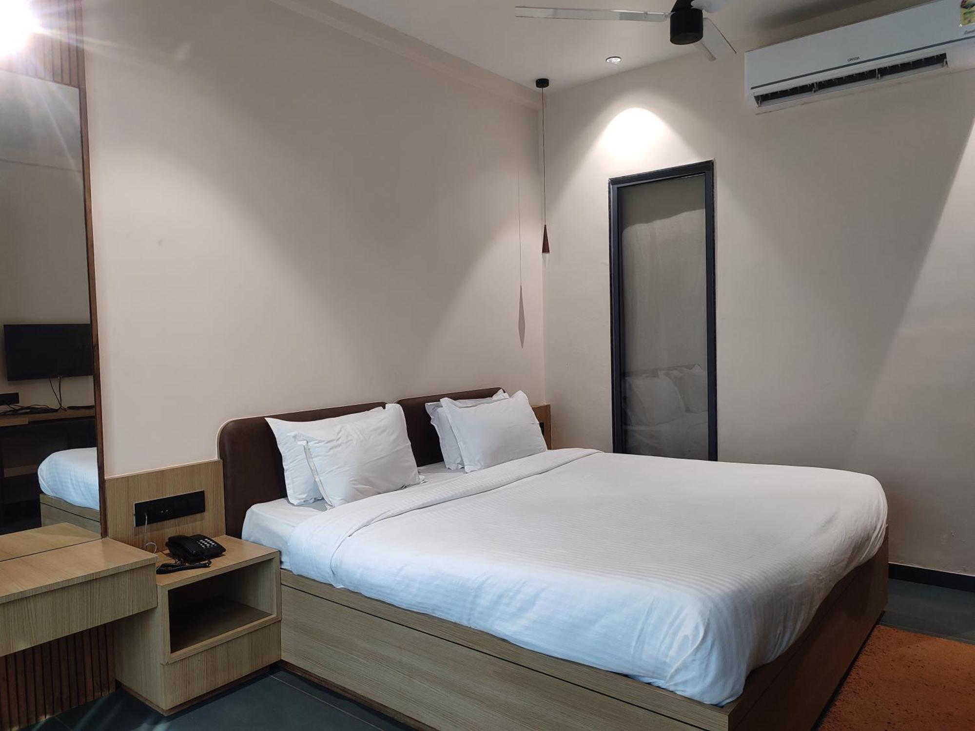 Vits Roccia Hill Resort And Adventure Park, Navapur Songadh Luaran gambar